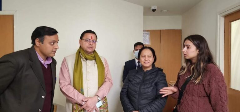 मुख्यमंत्री पुष्कर सिंह धामी ने अस्पताल पहुंचकर जाना ऋषभ पंत का हाल, 26 जनवरी को सम्मानित होंगे मददगार