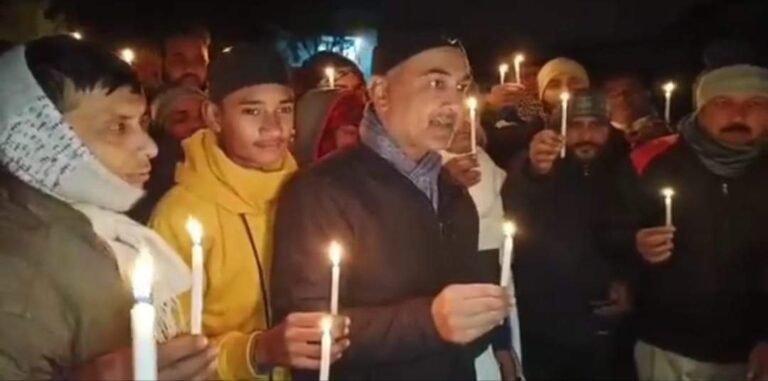 जोशीमठ बचाने को कैंडल मार्च निकाला, पूर्व विधायक बोले- जोशीमठ में आध्यात्मिकता की गहरी जड़े हैं