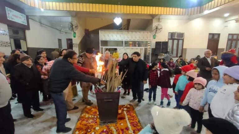 रुड़की में लोहड़ी पर्व धूमधाम से मनाया गया, लोहड़ी पर्व से परंपराओं को आगे बढ़ाने का मिलता है अवसर