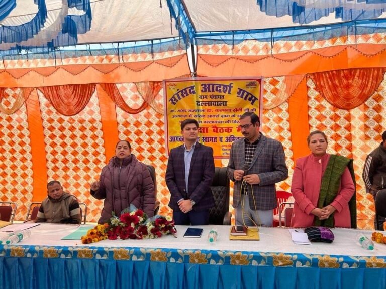राज्यसभा सांसद कल्पना सैनी ने अफसरों के साथ किया  सांसद आदर्श ग्राम दल्लावाला गांव का दौरा, ग्रामीणों से जानी समस्याएं, दिए निर्देश