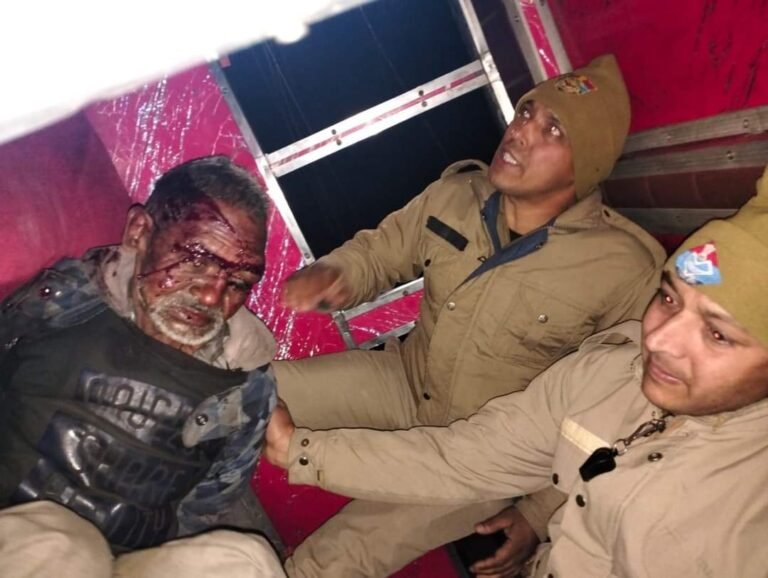 देहरादून: होमगार्ड्स ने अपनी सजगता से सड़क पर लहु-लुहान घायल व्यक्ति की जान बचाई