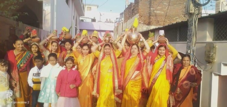 गंगा एन्क्लेव में मंदिर स्थापना दिवस पर हवन और कलश यात्रा