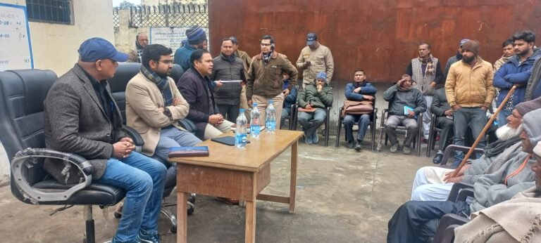 जेएम ने चौपाल लगाकर लोगों की समस्याएं सुनीं, समस्याओं का 15 दिन में निस्तारण करने के दिए निर्देश
