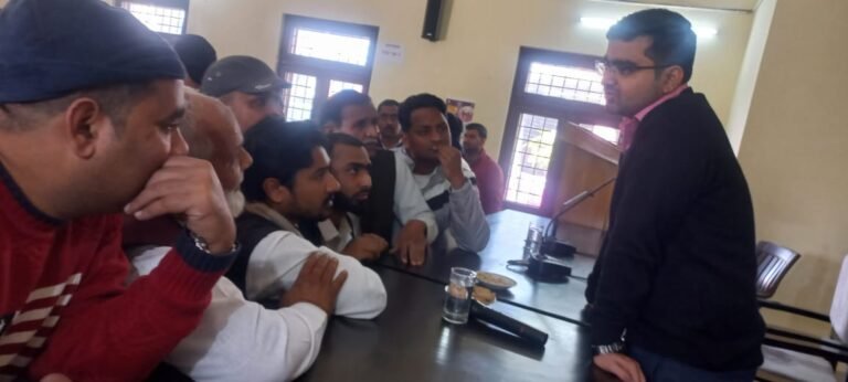 ज्वाइंट मजिस्ट्रेट ने नाला बनाने को लेकर जनप्रतिनिधियों के साथ की बैठक, सोमवार को सभी गांवों का करेंगे सर्वे