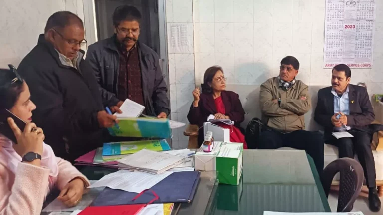 देहरादून: स्‍कूल में पाक के पूर्व पीएम की फोटो मिलने से हड़कंप, हिजाब पहने दिखीं छात्राएं व शिक्षिका