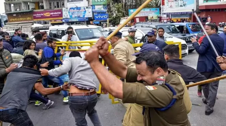 देहरादून लाठीचार्ज: पुलिस का दावा- युवाओं को बाहरी तत्वों ने भड़काया, फंडिंग भी की, एक बैंक खाता फ्रीज