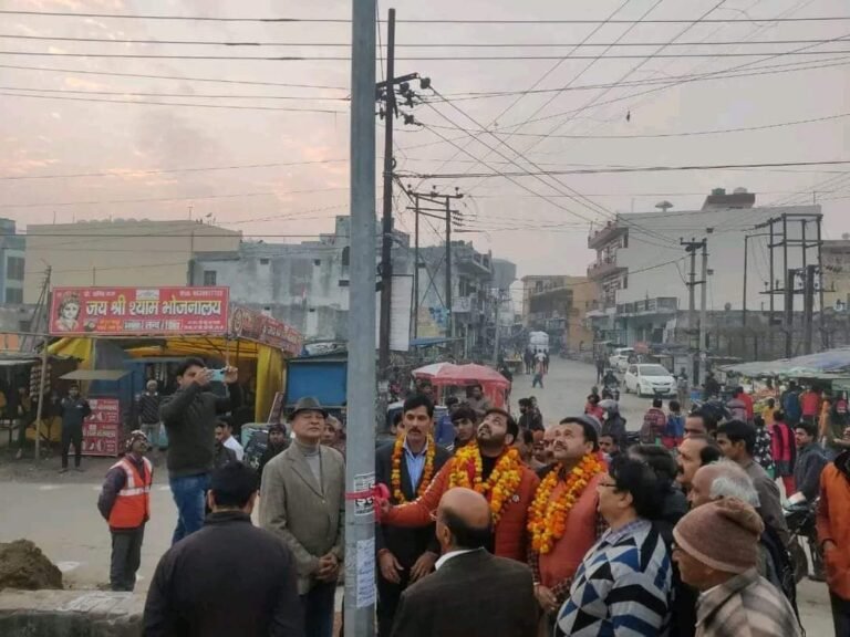 पथ प्रकाश व्यवस्था को बेहतर बनाने का कार्य निरंतर जारी, इंद्रलोक काॅलोनी में हाई मास्ट लाईट का लोकार्पण