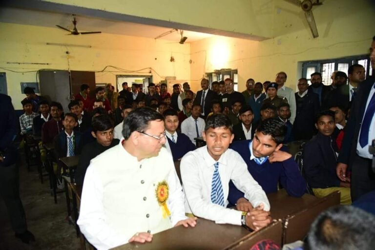 परीक्षा पर चर्चा कार्यक्रम में बच्चों से किया संवाद, बढ़ाया हौंसला, सीएम धामी पहुंचे अपनी पुराने विद्यालय, पुरानी यादें साझा की