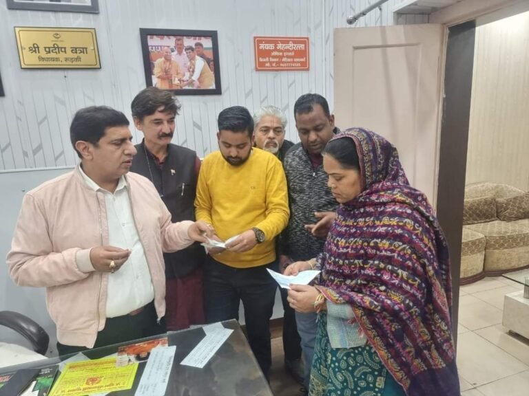रुड़की विधायक प्रदीप बत्रा ने जरूरतमंदों को राहत राशि के चेक वितरित किए, कहा- धामी सरकार में जरूरतमंदों का रखा जा रहा है पूरा ख्याल