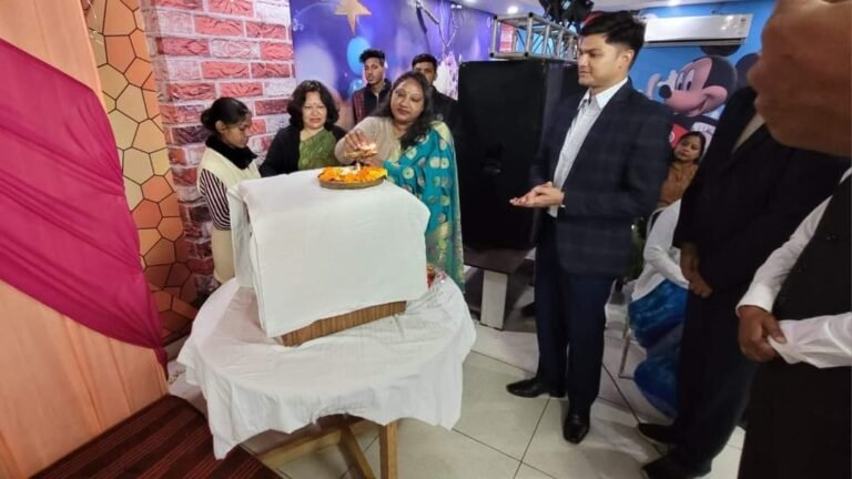 योजनाओं को धरातल पर लागू कराने में महत्वपूर्ण योगदान का निर्वहन करें: सीडीओ प्रतीक