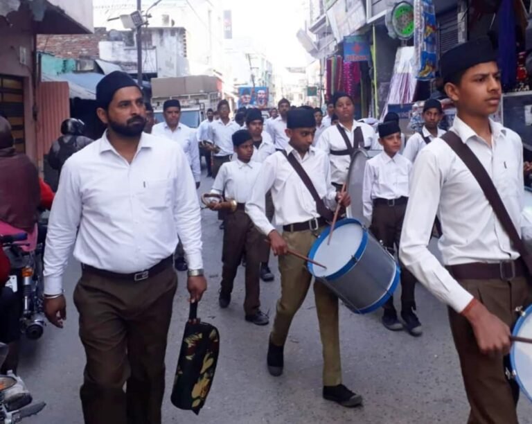 बाल स्वयंसेवकों ने पथ संचलन कर सामाजिक एकता व अनुशासन का दिया परिचय, भगवानपुर में बाल स्वयं सेवकों ने निकाला पथ संचलन