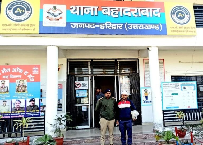 बहादराबाद पुलिस की गिरफ्त में आया आरोपी ड्राइवर, बारातियों के ऊपर गाड़ी चढ़ाने का है मामला