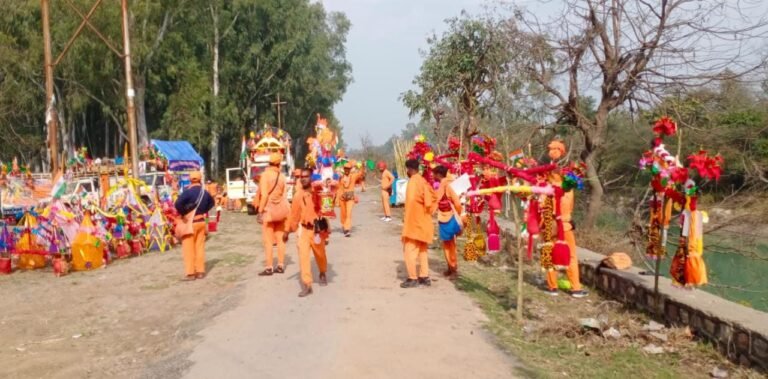 हरिद्वार धर्मनगरी की गलियों से हाईवे तक बोल बम की गूंज, गंगाघाटों से लेकर बाजारों तक नजर आ रही कांवड़ियों की भीड़