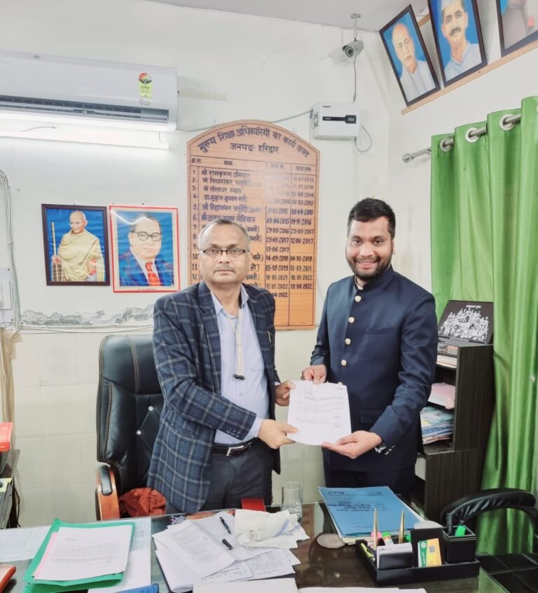 समाजसेवी डॉ.अमन गुप्ता ने जनपद के 10 सरकारी स्कूल को लिया गोद, कहा-स्कूलों को सर्व श्रेष्ठ बनाने का करेंगे प्रयास