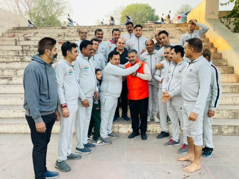 हरिद्वार में गंगा सेवादल और ज्वालापुर व्यापार मंडल ने घाटों पर चलाया सफाई अभियान