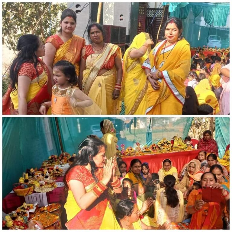 होली मिलन समारोह में महिलाओं ने खेली फूलों की होली, दिया पर्यावरण संवर्धन का संदेश