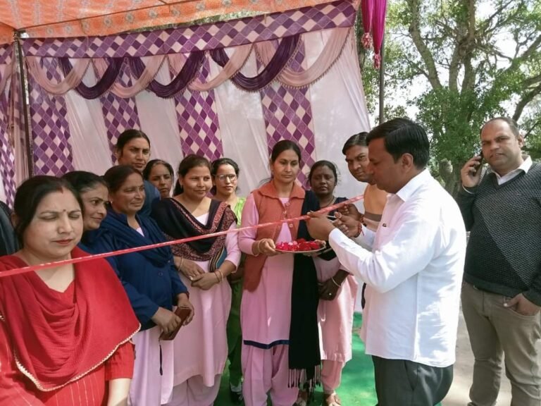 सभी समस्याओं का समाधान समय रहते कराया जाएगा: अनिल पाल, प्राथमिक स्वास्थ्य केंद्र इमलीखेड़ा में जनसंवाद का आयोजन