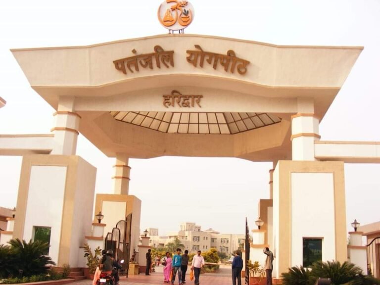 पतंजलि योगपीठ में मरीज ने तीसरी मंजिल से कूदकर की खुदकुशी, मचा हड़कंप