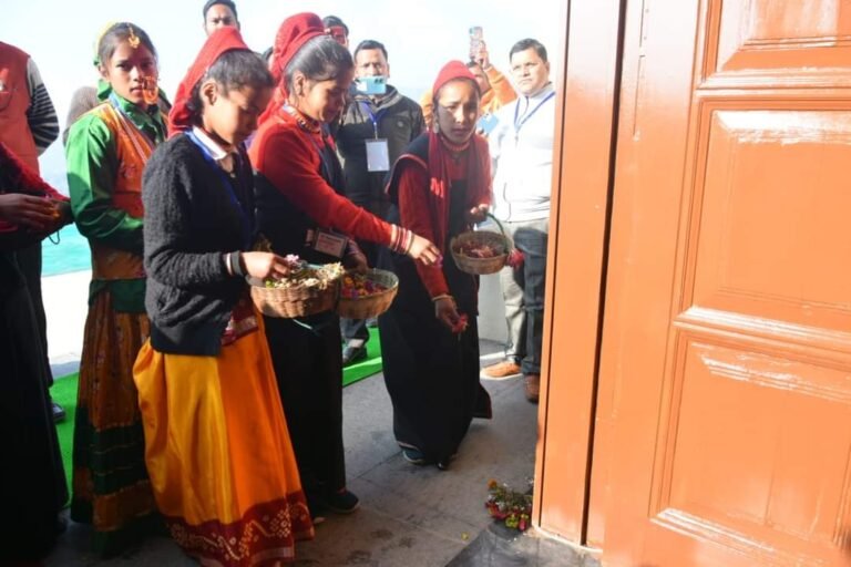 उत्तराखण्ड के लोक पर्व फूलदेई पर भराड़ीसैंण स्थित विधान सभा भवन में जीवंत हुई लोक संस्कृति, बच्चों ने पारम्परिक मांगल गीतों के साथ बरसाए रंग-बिरंगे प्राकृतिक पुष्प