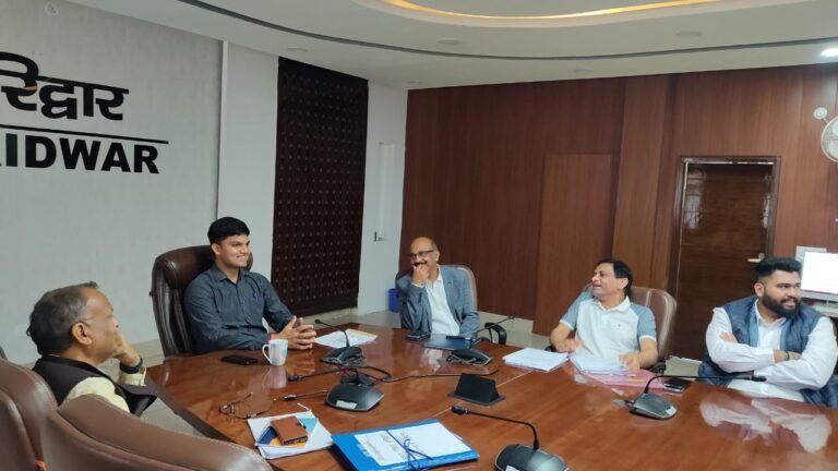 हरिद्वार में एक स्कूल और आंगनबाड़ी केंद्र स्मार्ट बनेगा, सीडीओ ने स्मार्ट स्कूलों के सम्बन्ध में गांधी ग्रुप ऑफ इण्डस्ट्रीज के साथ की बैठक