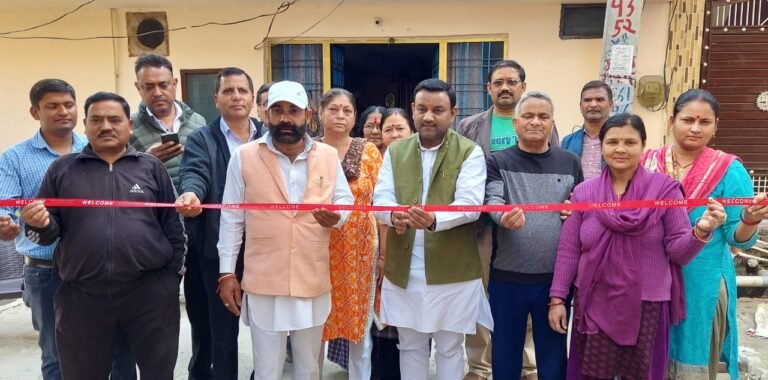 मेयर गौरव गोयल ने किया इंटरलॉकिंग टाइल्स सड़क का लोकार्पण, कहा-पारदर्शिता के साथ कराए जा रहे निर्माण कार्य