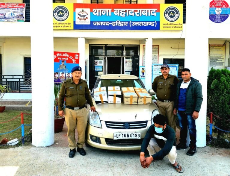 लग्जरी कार से शराब की हो रही थी तस्करी, बहादराबाद पुलिस ने दबोचा तस्कर