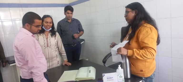 ज्वाइंट मजिस्ट्रेट ने किया सामुदायिक अस्पताल का निरीक्षण, दो कर्मचारी मिले नदारद