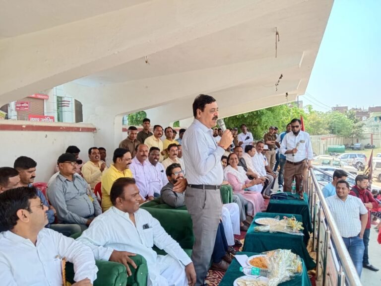 डीएम ने किया आल इंडिया टेनिस बाल क्रिकेट चेम्पियनशिप का उद्घाटन, कहा-प्रतिभाओं को मिलते है नए अवसर