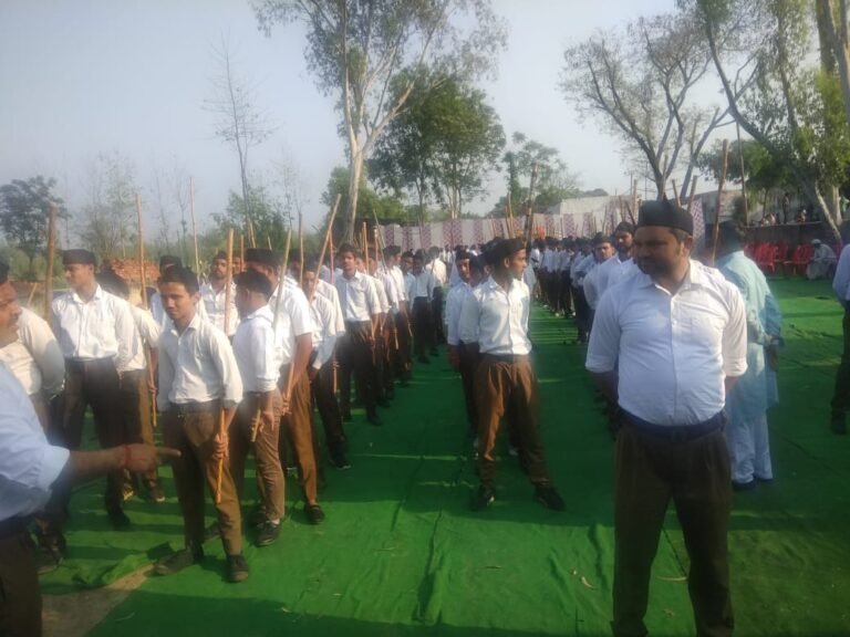 आरएसएस ने निकाला पथ संचलन, जगह-जगह हुआ भव्य स्वागत
