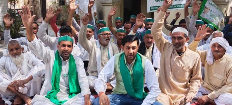 भाकियू ने तहसील में किया प्रदर्शन, बारिश ओलावृष्टि से फसलों के नुकसान के मुआवजे की मांग की