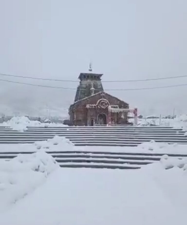 उत्तराखंड में पहाड़ से मैदान तक हो रही बारिश, केदारनाथ में जमकर बर्फबारी