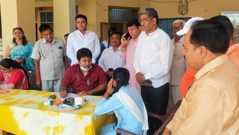 गणेशपुर स्थित कन्या पाठशाला इंटर काॅलेज में स्वराज फाउण्डेशन और भाजपा द्वारा एक स्वास्थ्य जागरूकता शिविर का हुआ आयोजन