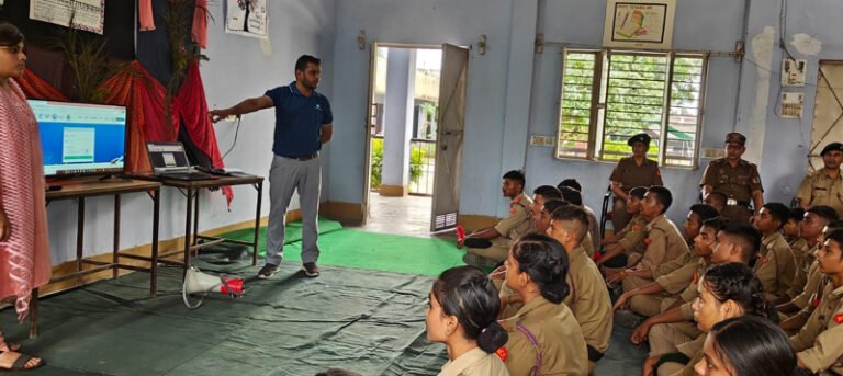प्री थल सेना कैंप-द्वितीय में आज एनसीसी कैडेटस को सेंटर फाॅर एनवायरमेंट एजुकेशन की लखनऊ शाखा से आये प्रोजेक्ट आॅफिसर आसिफ मोहम्मद सिद्दीकी एवं रुचिरा निगम द्वारा पर्यावरण सुरक्षा के प्रति जागरूक किया गया
