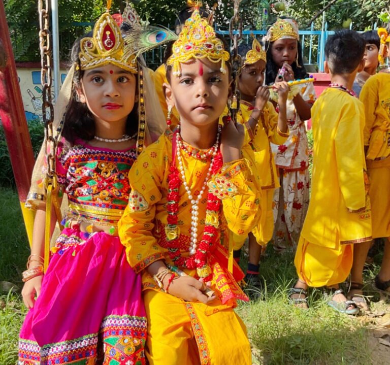 राधा-कृष्णमय रहा केंद्रीय विद्यालय क्रमांक-2 रुड़की का प्रांगण