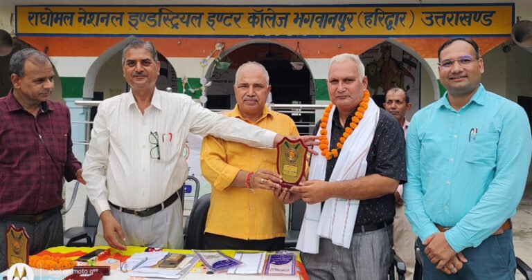 आरएनआई इंटर काॅलेज भगवानपुर में बड़े उत्साह और धूमधाम से मनाया गया हिंदी दिवस