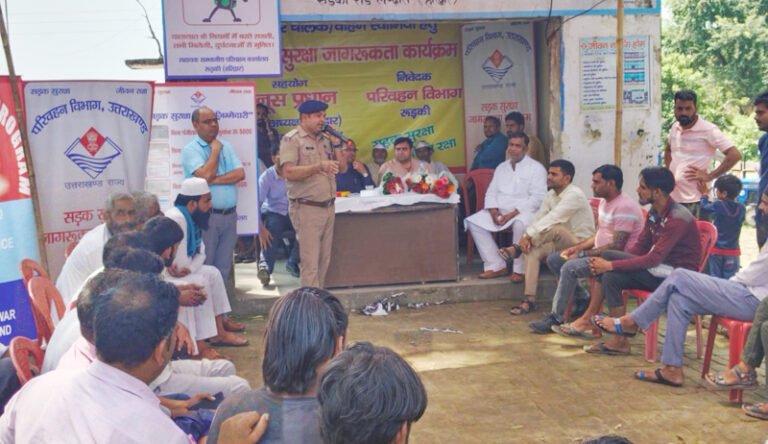 आरटीओ देहरादून, एआरटीओ रुड़की और रुड़की ट्रैफिक पुलिस इंचार्ज की संयुक्त टीम ने रुड़की लक्सर मार्ग पर लंढौरा स्थित एक भट्टे पर यातायात नियमों को लेकर चलाया एक जन जागरूकता अभियान