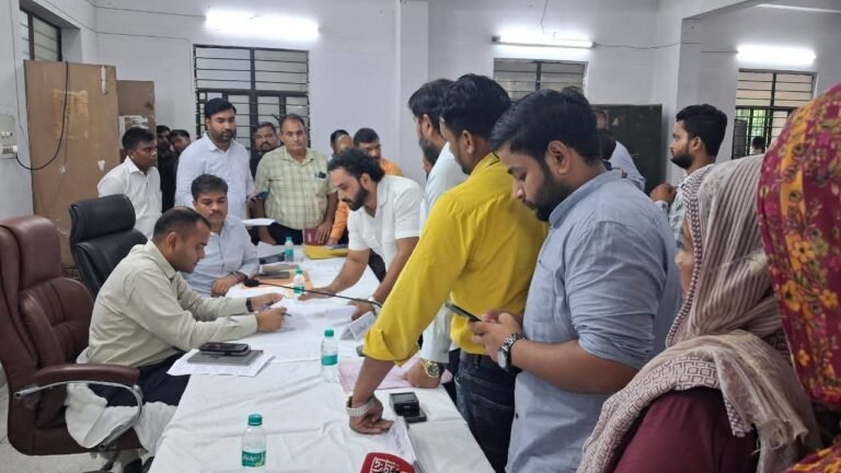 जन समस्याओं के प्रभावी निस्तारण एवं सुनवाई के लिए मोबाइल पर आने वाली सभी फोन कॉल्स को रिसीव किया जाए, जिलाधिकारी मयूर दीक्षित अध्यक्षता में हरिद्वार तहसील सभागर में तहसील दिवस सम्पन्न