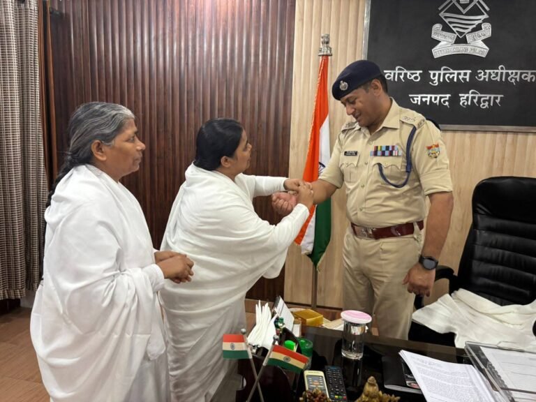 ब्रह्मकुमारी संस्था की बहनों ने एसएसपी प्रमेंद्र सिंह डोबाल को बांधी राखी, महिला सुरक्षा का भरोसा, एसएसपी ने दिया कर्तव्यनिष्ठा का वचन