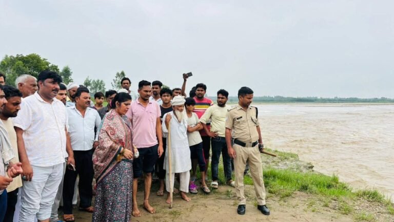 खूब्बनपुर गांव में नदी के उफान में किसानों के खेतों का कटाव व फल नष्ट, विधायक ममता राकेश ने मौके पर पहुंचकर लिया हालतों का जायजा, तहसील स्तर के अधिकारी रहे मौजूद
