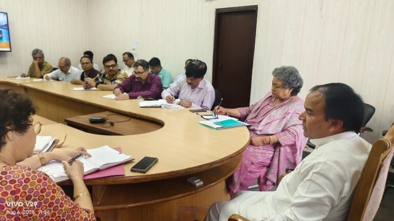 आपदा कंट्रोल रूम को दें क्षतिग्रस्त स्कूलों की सूचनाः डॉ. धन सिंह रावत, बच्चों की सुरक्षा सर्वोपरि, छात्रों को नजदीकी स्कूल में करें शिफ्ट