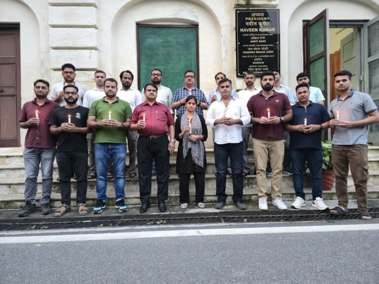 आईआईटी रुड़की कर्मचारी यूनियन ने धराली गांव में बादल फटने के कारण आई प्राकृतिक आपदा में मृतकों को दी श्रद्धांजलि