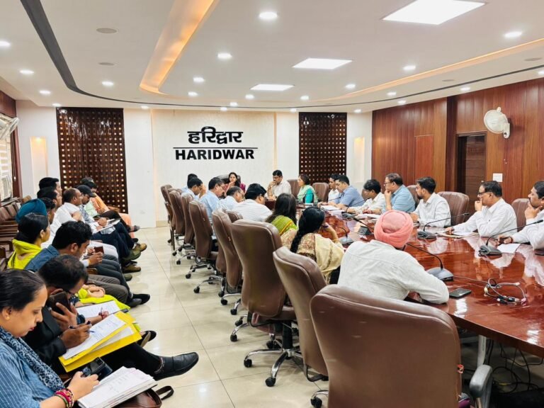 स्वच्छता के कार्य में समूह की महिलाओं का सहयोग लिया जाएगा, मुख्य विकास अधिकारी आकांक्षा कोंडे की अध्यक्षता में ग्रामीण क्षेत्रों की स्वच्छता को लेकर महत्वपूर्ण बैठक आयोजित