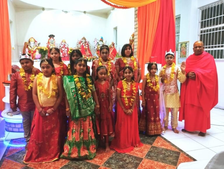 कन्या पूजन के साथ नवरात्र महोत्सव संपन्न: स्वामी रामभजन वन 