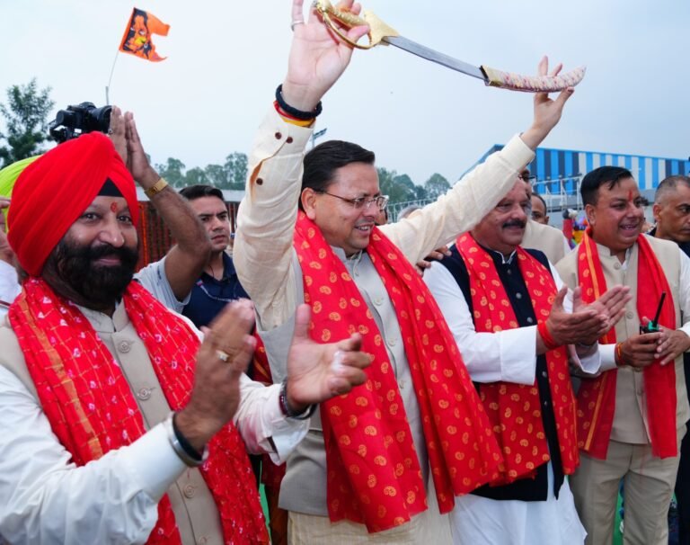 मुख्यमंत्री ने परेड ग्राउंड में रावण दहन कार्यक्रम में किया प्रतिभाग