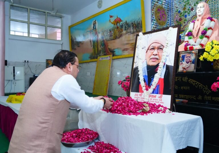 मुख्यमंत्री धामी ने आरएसएस के वरिष्ठ प्रचारक श्री राधेश्याम जी को दी श्रद्धांजलि