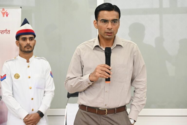 जिला प्रशासन की रायफल से निकलती  आशा व उम्मीद की चिंगारी असहाय निर्धनों की बीमारी के उपचार से लेकर रोजगार तक