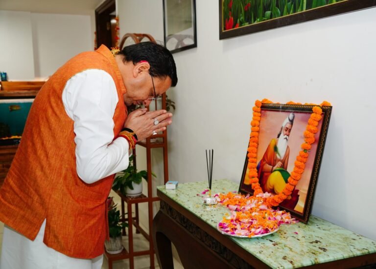 मुख्यमंत्री धामी ने वाल्मीकि जयंती के अवसर पर महर्षि वाल्मीकि के चित्र पर श्रद्धा सुमन अर्पित कर उनका भावपूर्ण स्मरण किया