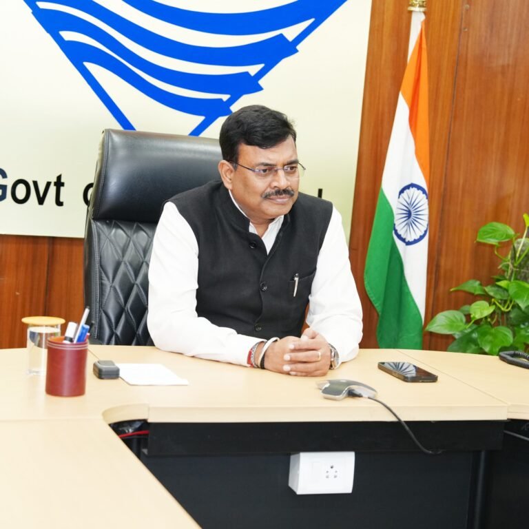 मुख्य सचिव ने सचिवालय में प्रदेश में झुग्गी बस्तियों के पुनर्विकास से सम्बंधित बैठक ली