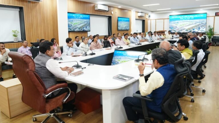 राज्य में उद्योगों को समुचित सुविधाएं एवं बेहतर माहौल उपलब्ध कराने के लिए शासन प्रतिबद्ध: मुख्य सचिव