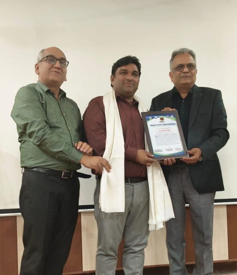 हरिओम सरस्वती पीजी कॉलेज के शिक्षक को मिला रिसर्च अवॉर्ड 